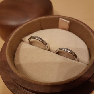 【COLANY(コラニー)】の口コミ シンプルなデザインだからこそ、作りやつけ心地にこだわりたいと思ったので...