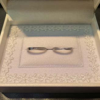 【日本ダイヤモンド貿易】の口コミ お手頃な価格で2人ともが気にいるデザインの結婚指輪を探していたら、ちょ...