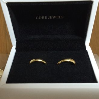 【CORE JEWELS(コアジュエルス)】の口コミ 一生付ける結婚指輪なので二人ともシンプルでゴールドがいいという希望だっ...