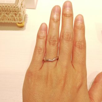 【LUCIR-K(ルシルケイ)】の口コミ ぷっくりしたV字の指輪です。ラインがどことなくハートに見える感じもすご...