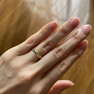 【203Jewelry(ニーマルサンジュエリー)】の口コミ 他のアイテムとの合わせやすさを考え、ゴールドとシルバーが入っているデザ...