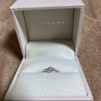 【KITAGAWA(キタガワ)】の口コミ とにかくシンプルで長く付けられるものがよく、婚約指輪は台座とダイヤを別...