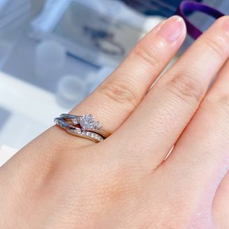 【ジュエリークラフトYAMAJI】の口コミ 動きのあるデザインが好みでウェーブがかったものを選びました。指が細く見...