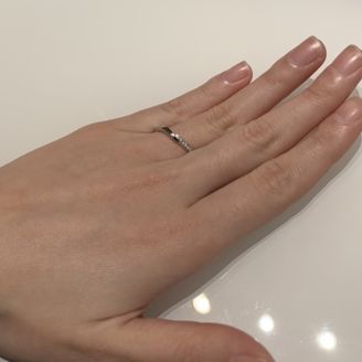 【俄(にわか)】の口コミ ニワカのせせらぎを着用しました。流れるようにダイヤモンドが付いていてと...