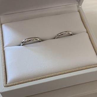 【PILOT BRIDAL(パイロットブライダル)】の口コミ 指輪が半分ずつ模様が異なっており、場面に応じて印象を変えられる点が1番...