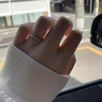 【towa et toi(トワエトワ)】の口コミ もともとちがうデザインのものを見に行ったのですが、この指輪を実物で見て...