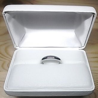 【IZURU】の口コミ シンプルな甲丸タイプの結婚指輪を探していました。
指輪のサイトをいくつ...