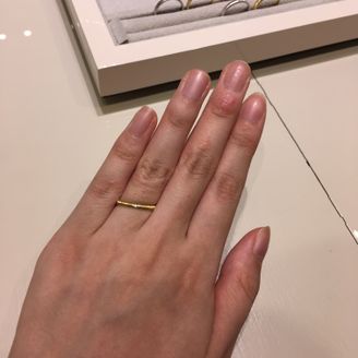 【クアラントット】の口コミ まるで糸を結んでいるような繊細なデザインが素敵なリングです。日本ではプ...