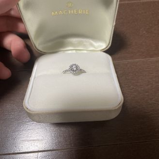 【MACHERIE(マシェリ)】の口コミ 彼女が好きなデザインを事前に調査しました。
色々下見をしたなかで、デザ...