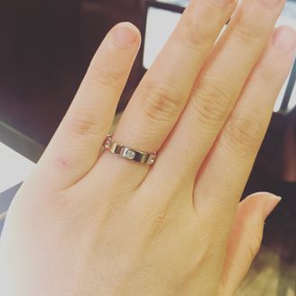 【ルイ・ヴィトン(LOUIS VUITTON)】の口コミ ルイヴィトンのブランドメインアイテムである、トランクのビスをモチーフに...