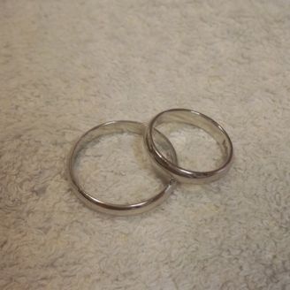 【Emera(エメラ)】の口コミ 以前からシルバーのシンプルなデザインのペアリングに憧れていて、何かと二...
