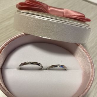 【insembre(インセンブレ)】の口コミ 仕事中でもつけていられるシンプルだけど個性的なモノを探していました。地...