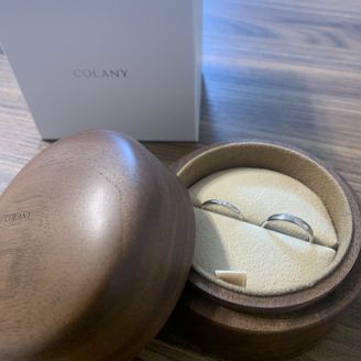 【COLANY(コラニー)】の口コミ 個人的にはウェーブの指輪に憧れがありましたが、試着してみるとしっくりこ...