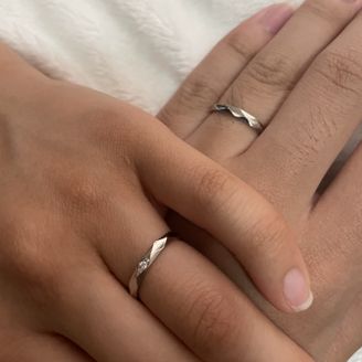 【insembre(インセンブレ)】の口コミ ダイヤカットされた加工なので、デザインはキラキラして見えてとても可愛い...