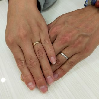 【insembre(インセンブレ)】の口コミ 斜めにカットされているデザインに一目惚れしました。不思議の国のアリスを...