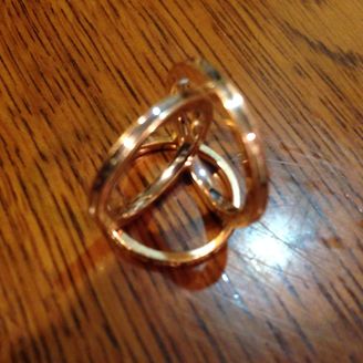 【MAHARAJA DIAMOND(マハラジャダイヤモンド)】の口コミ エンゲージリングと重ねてつけられるデザインであったことと、男女でデザイ...