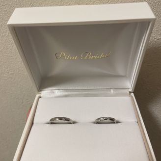 【PILOT BRIDAL(パイロットブライダル)】の口コミ 元々2人ともシンプルなものがよかったのですが、着けてみるとシンプルすぎ...