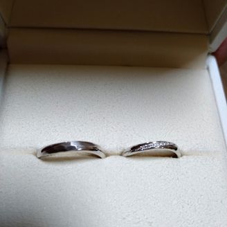 【NEUSPUR(ノイシュプール)】の口コミ 最初はシンプルなプラチナの指輪を探していたのですが、槌目加工なるものが...