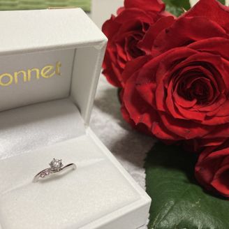 【ジュエリーソネット】の口コミ 婚約指輪を探しており、いくつかの店を回っていました。どのようなものがい...