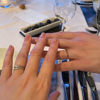 【HOSHI no SUNA 星の砂(ほしのすな)】の口コミ 婚約指輪をほしのすなの物をプレゼントして頂いて、結婚指輪はどれがいいか...