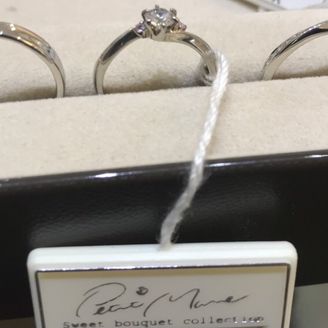 【Petit Marie(プチマリエ)】の口コミ シンプルなデザインで、派手すぎないので、歳をとって付けても全く違和感の...