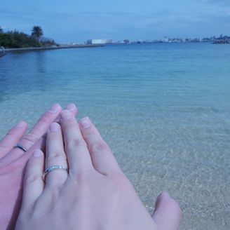 【ミンサーリング】の口コミ ダイヤモンドのカラーが波のような感じに白から青にグラデーションとなって...