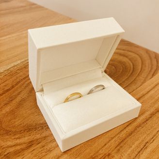 【HASUNA(ハスナ)】の口コミ シンプルなデザインと、指輪表面の質感が魅力で購入を決めました。最初はマ...