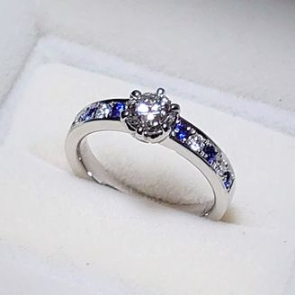 【職人工房】の口コミ ダイヤモンドのルースを持ち込み、次のようにお願いしました。
・中央のダ...