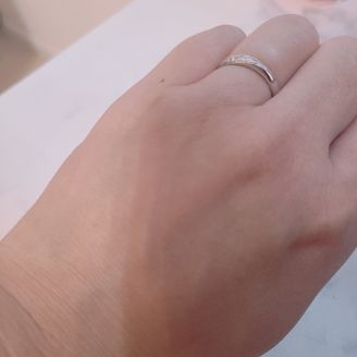 【PURE WHITE(ピュアホワイト)】の口コミ 指輪のダイヤモンドのキラキラ感が素敵だったのとお互いの誕生石を入れるこ...
