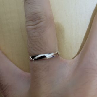 【PURE WHITE(ピュアホワイト)】の口コミ プラチナが良いので、とても明るく見栄えが良い。
また、リングは捻りが加...