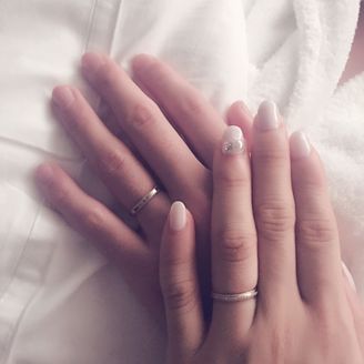 【バーニーズニューヨーク(BARNEYS NEW YORK)】の口コミ デザインがゴールドとシルバーで半分にダイヤが付いているところがすごく気...