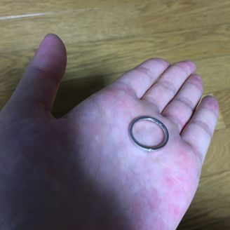 【Fred(フレッド)】の口コミ ワンポイントなダイヤが付いているけれどシンプルなデザインがよく、ずっと...