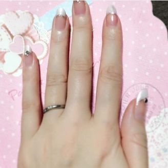 【ハート＆アイ】の口コミ シンプルで誕生石が入れれたりと見た目も可愛かったのでこの指輪に決めまし...