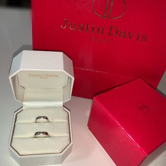 【Justin Davis Bridal(ジャスティンデイビスブライダル)】の口コミ 普段使用しているアクセサリーのブランドで、婚約指輪もこちらで購入したの...