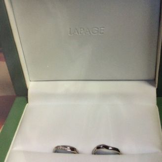 【LAPAGE(ラパージュ)】の口コミ やはり一生に一度なので色々なタイプに目を惹かれましたが、あらかじめウェ...