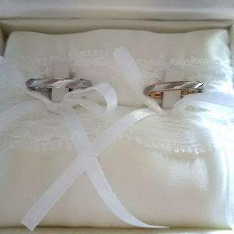 【YUKIKO HANAI(ユキコハナイ)】の口コミ できるだけ毎日着けていたかったので、ダイヤ等は無しで、飽きの来ないシン...