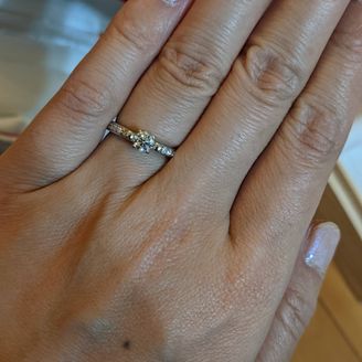 【WATANABE / 卸商社直営　渡辺】の口コミ はじめはエタニティーを探していたのですが、大きなダイヤを付けても他のブ...