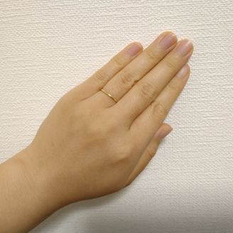 【メデルジュエリー(Mederu jewelry)】の口コミ 婚約当初よりあまり目立つアクセサリーを得意としていなかったため結婚指輪...