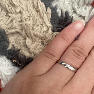 【Serieux(セリュー)】の口コミ シンプルが好きななので、そのようなデザインを、選びました。
自分の指に...