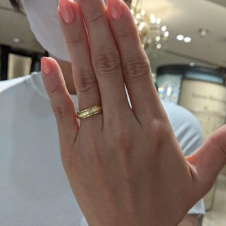 【ピアジェ(PIAGET)】の口コミ ゴールド、ストレート、シンプルで人と被らないものを探していました。伝統...