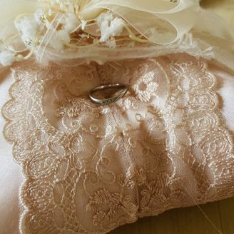 【ICHAROI(イサロイ)】の口コミ 夫婦で合わせると、ハート型になるデザインが気に入りました！一人でいると...