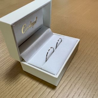 【Cootey!(クーティー)】の口コミ 先に手作りした結婚指輪との重ね付けを考えて、
細めで可愛く、シンプルな...