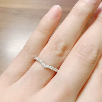 【Joie de treat.(ジョア・ドゥ・トリート)】の口コミ 指輪のデザインが気に入りました。直線と曲線が組み合わさっており、優しい...