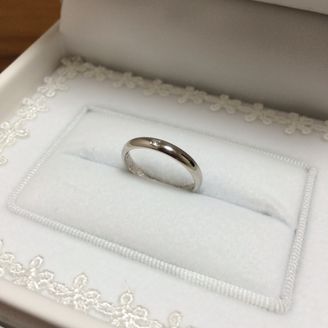 【Something Blue(サムシングブルー)】の口コミ 婚約指輪を奮発したため、結婚指輪はなるべく価格を抑えようと半年かけて色...