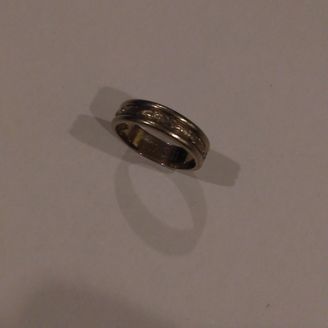 【Tresoro(トレソロ)】の口コミ 精緻なデザインで一目で気に入りました。

熟練のクラフトマンによる手作...