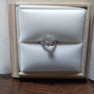 【MILK&Strawberry(ミルクアンドストロベリー)】の口コミ たくさんの指輪のサンプルを見せて頂き、候補をしぼりながら、あまり他の方...