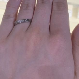 【CHARMY(チャーミー)】の口コミ とてもシンプルなデザインからすごくデザイン性が高い、動きのあるデザイン...