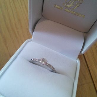 【FIRST IMPRESSION】の口コミ たくさん素敵な指輪がある中で、特に目を引いたのがこの指輪でした。私のよ...