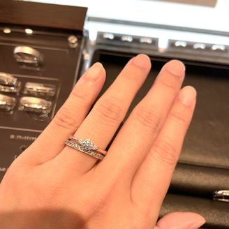 【パルテ熊本】の口コミ 婚約指輪はシンプルでサイドメレが付いてる少しキラキラなデザインを選びま...