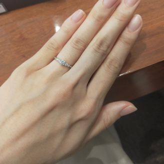 【SANJI(サンジ)】の口コミ 婚約指輪は特別な日に着用する予定のため、華やかなものにしようと決めて探...